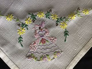 Lovely Vintage Linen Hand Embroidered Tray Cloth Crinoline Ladies/daisies