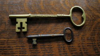 2 Vintage Antique Brass Skeleton Keys 7 1/2 " & 4 1/2 "