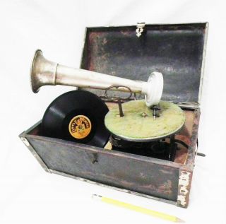 Rare Vintage Treasure Chest Portable Phonograph Gramophone 78 Rpm Record Player