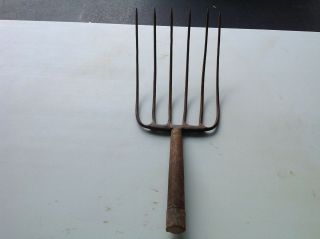 Vintage Primitive/ Rustic 6 Tine Hay Straw Pitch Fork