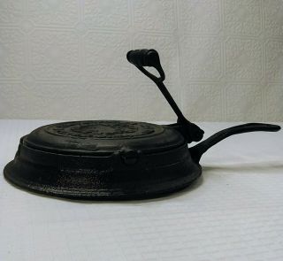 Rare 1883 Antique Cast Iron Round Waffle Maker Cookware Elmira NY 8x9 Wood 3