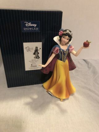 Disney Showcase Couture De Force Snow White Figurine.  Rare.