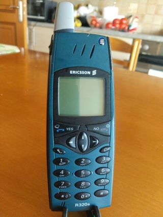 Ericsson R320s Vintage Retro Old Times Rare Phone