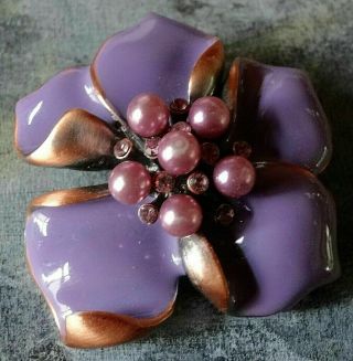 Lovely Vintage Lilac Enamel And Fx Pearl Flower Brooch