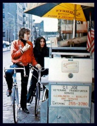 York City John Lennon And Yoko Ono Stops For A Hot Dog Candid Rare Photo8x10