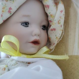 Vintage 1991 Ashton Drake Baby Porcelain Doll Mini Lisa Yolanda Bello 92037