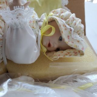 Vintage 1991 Ashton Drake Baby Porcelain Doll Mini Lisa Yolanda Bello 92037 3