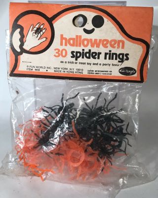 Vintage Halloween Plastic Spider Rings Trick Or Treat Party Favor Fun World Rare