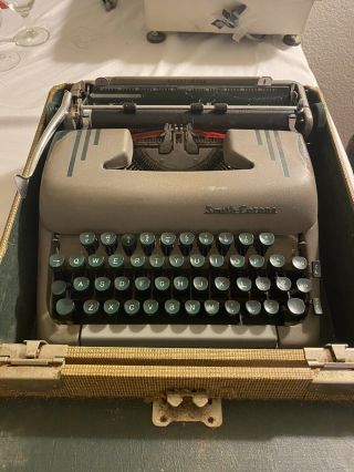 Smith Corona Silent - Typewriter And Rare Style Case & Green Keys 1950 