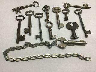 12 Antiques Skeleton Keys