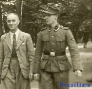 Port.  Photo: Rare Pic German Elite Waffen Unterscharführer Walking W/ Family