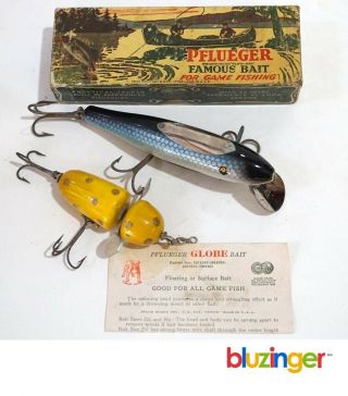 (2) Vintage Pflueger Wooden Fishing Lures Mustang,  Globe