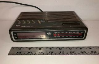 Vintage Ge Digital Alarm Clock Radio Am Fm Woodgrain Model 7 - 4612b