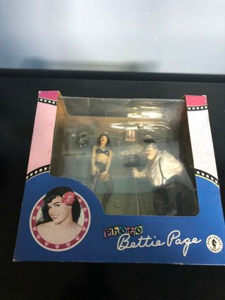 2001 Bettie Page “photo Shoot” Action Figure Diorama Toy By Dark Horse - Rare