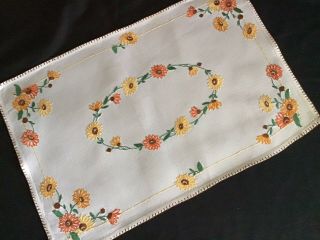 Pretty Vintage Hand Embroidered Tray Cloth Daisy Displays
