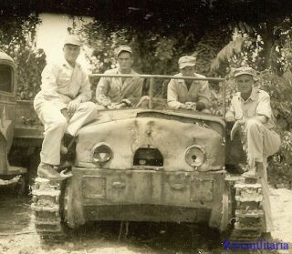 Port.  Photo: Rare Us Troops W/ Captured Japanese Type 98 Ro - Ke Armored Tractor
