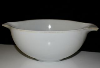 Vintage 1960s Pyrex All White Opal Glass 2 1/2 Quart Cinderella Bowl 443 Rare