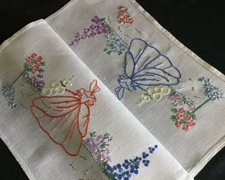 Lovely Vintage Linen Hand Embroidered Tray Cloth Crinoline Lady