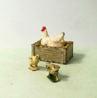 Vintage Lead Farm John Hill Co Nest,  Very Rare Chicks,  Britains Hen 1920 - 55