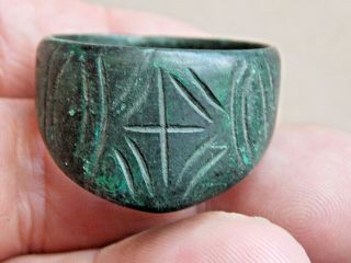 Rare Medieval Decorated Archers Ring With A V To The Front Metal Detecting Finds