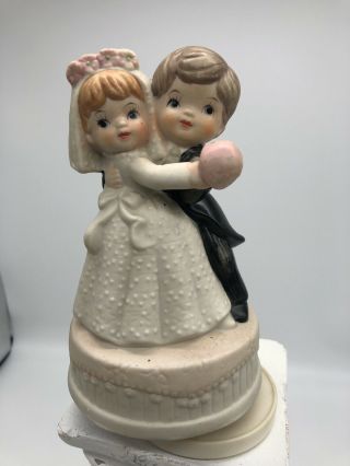Vintage Bride & Groom Ceramic Cake Topper With Music Box 1982 / Wedding March