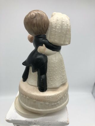 VINTAGE BRIDE & GROOM CERAMIC CAKE TOPPER with MUSIC BOX 1982 / Wedding March 2