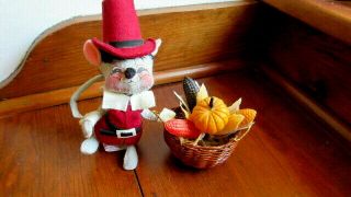 1965 Vintage Annalee Thanksgiving Pilgram,  Boy Mouse With Baskets