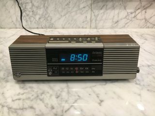 General Electric Model 7 - 4945a Ge Am/fm Alarm Clock Radio Woodgrain Vintage