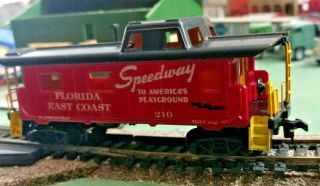 HO scale Florida Coast Line 2 window caboose Speedway Rare no 210 3