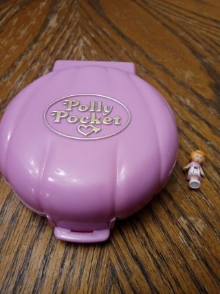 Polly Pocket Vintage Bluebird - 1989 Pink Shell Polly’s Cafe Compact 1 Doll