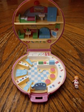 Polly Pocket Vintage Bluebird - 1989 pink Shell Polly’s Cafe Compact 1 doll 2