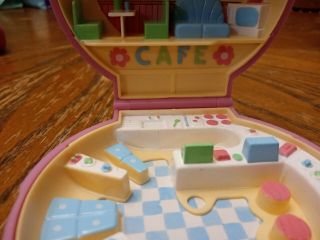 Polly Pocket Vintage Bluebird - 1989 pink Shell Polly’s Cafe Compact 1 doll 3