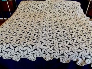 Antique Crochet Off White Heavy Cotton Bedspread Pinwheel Pattern Queen 90x102