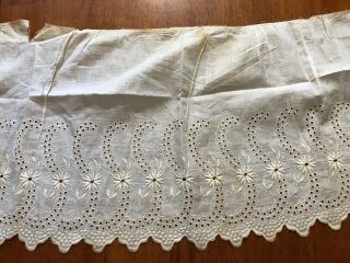 1 5/8ydx11” Antique Vintage Petticoat Scallop Border Embroider Daisy Eyelet Trim