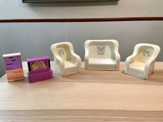 Vintage Barbie 1983 Wicker Furniture Couch Sofa Set White With 90s Tv And Stereo