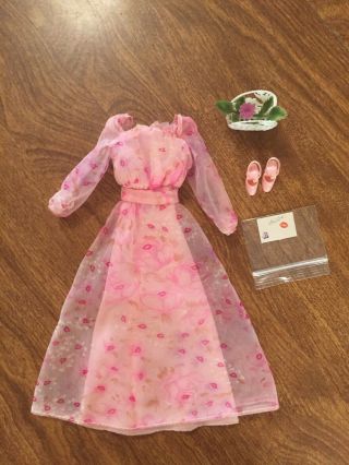 1978 Kissing Barbie Doll Dress,  Shoes,  Card & Flower Basket 2597