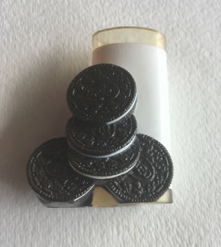 Vintage Oreo Cookies And Milk Magnet In Milk Glass - Rare And Retro/nabisco Wow