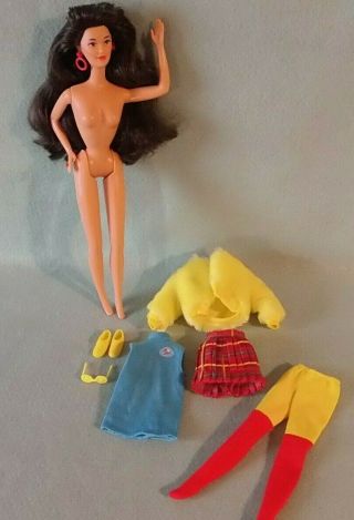 Vintage Barbie Doll Kira United Colors Of Benetton In Compete Outfit Mattel