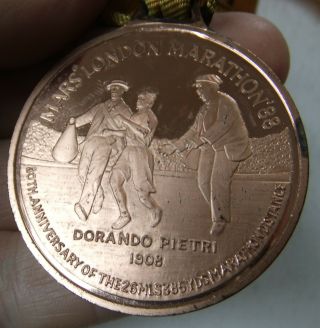 RARE,  VINTAGE EARLY OFFICIAL LONDON MARATHON FINISHERS ' AWARD MEDAL FROM 1988 3