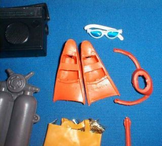 VINTAGE BEACH ACCESSORIES FOR BARBIE / FASHION DOLLS SURF BOARD HAT GLASSES MORE 2