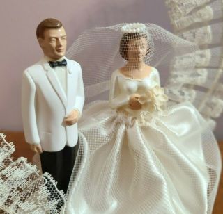 Circa 1966 1960s Vintage Wedding Cake Topper Lace Netting Hearts Flowers 3
