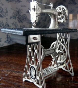 Exceptional Vintage Sewing Machine Stand Alone 1:12 Dollhouse Miniature