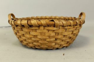 A RARE 19TH C TWO HANDLED SPLINT BASKET IN SURFACE THICK SPLINT 3
