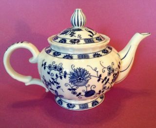 Blue Onion Pedestal Teapot - Full Size - Blue And White - Vienna Woods - England 3