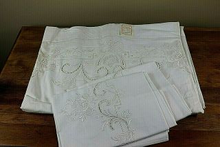 Vintage Embroidered Top Sheet & Matching Pillow Cases 90 " X 108 "