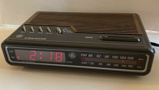 Vintage Ge Digital Alarm Clock Radio Am/fm Woodgrain Model 7 - 4612a