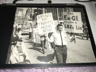Rare Photo Detroit Press Vietnam Protest Photo Lbj 1966