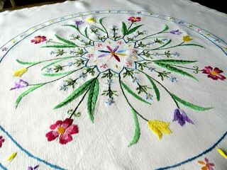 VINTAGE HAND EMBROIDERED TABLECLOTH=EXQUISITE CIRCLE OF DELICATE FLOWERS 3