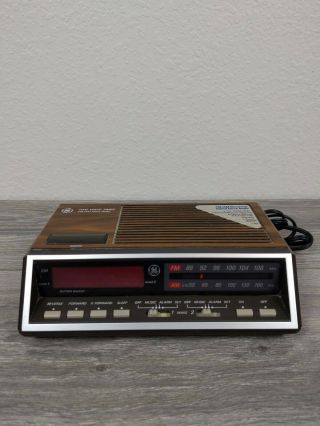 Vintage Wood Grain Ge Alarm Clock Radio Model 7 - 4616a Two Wake Am Fm