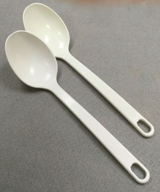 2 Vtg Pyrex Accessories Serving Spoons Rare Ivory Melamine Htf 8.  25” Long